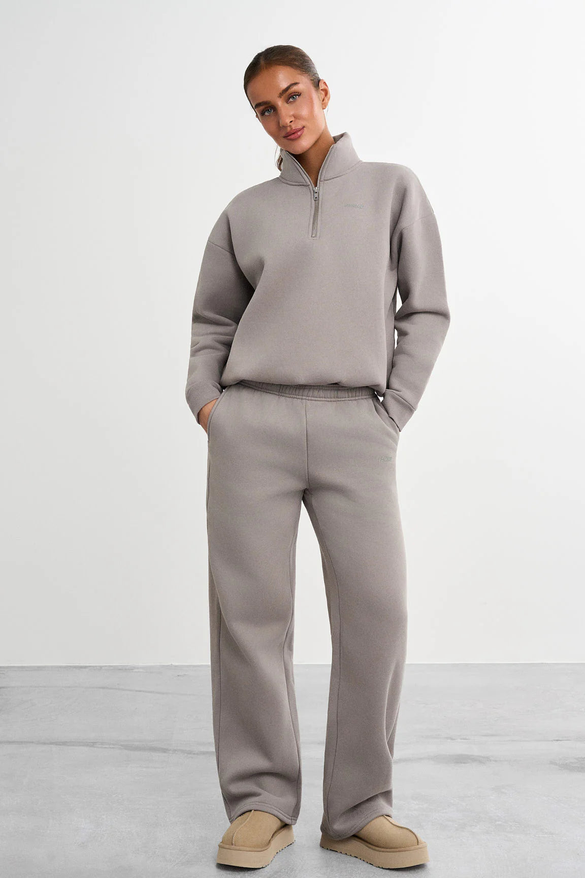 Straight Fit sweatpants