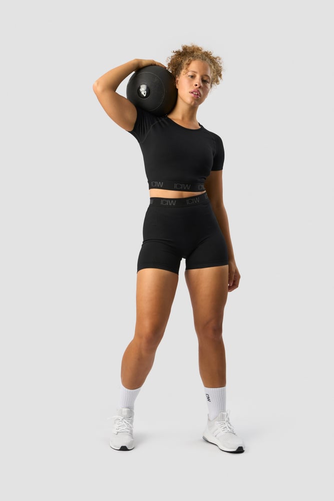 define seamless logo t-shirt crop top black