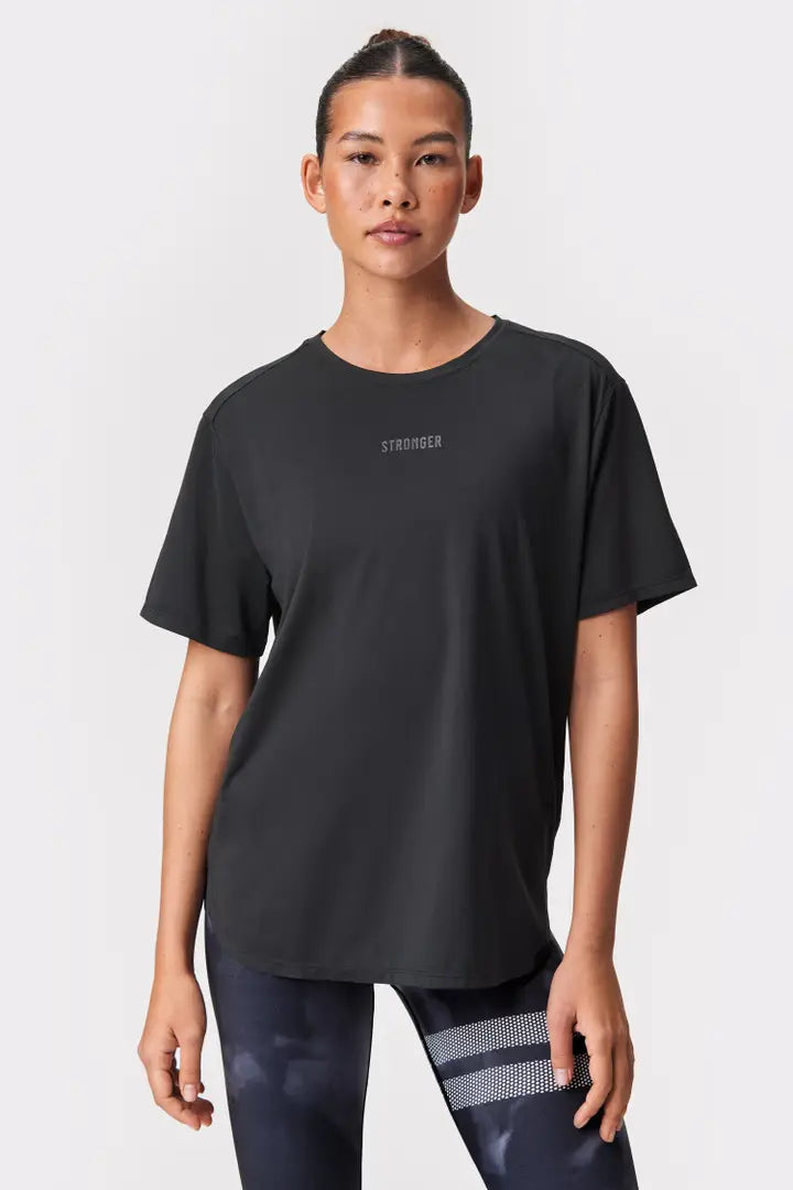 Relaxed Tee - for kvinde - STRONGER - Short Sleeves